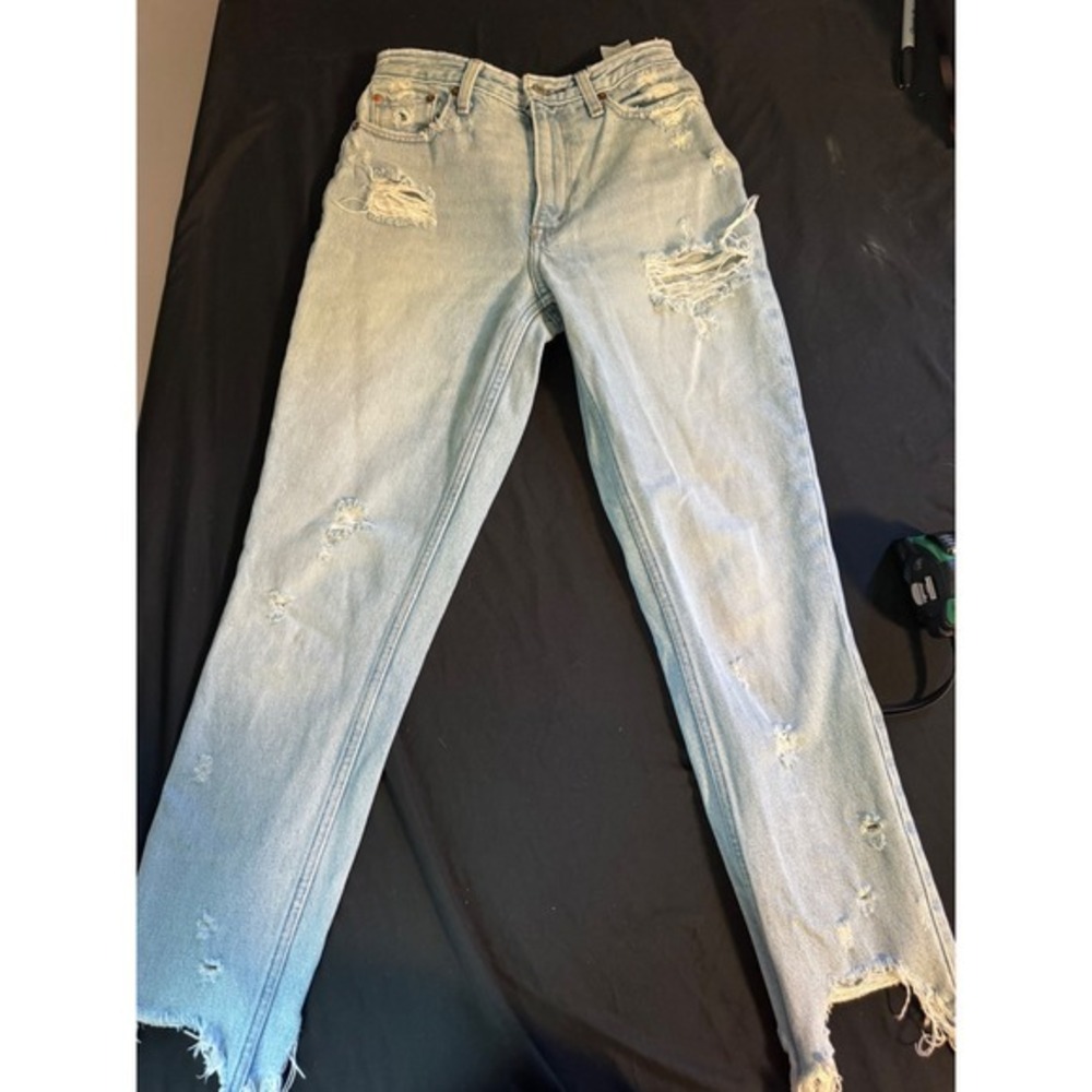 Abercrombie & Fitch A&F Mom Jeans Light Wash Distressed Ripped Size 25 0R